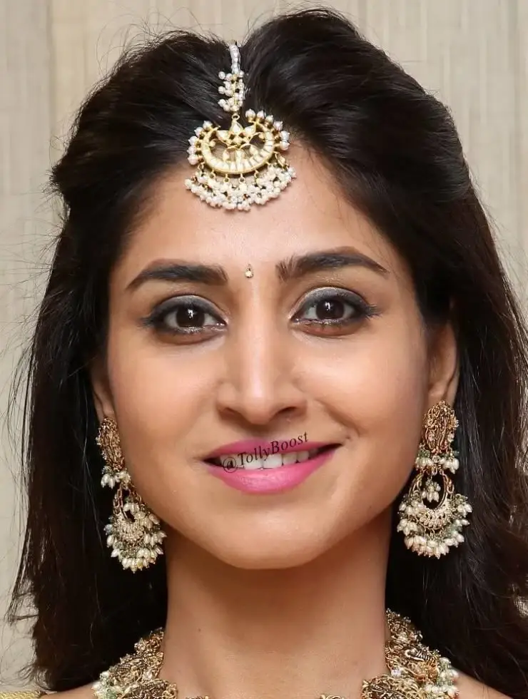 Indian TV Girl Varshini Sounderajan Beautiful Jewelry Face Closeup